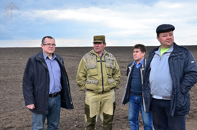 Александр Жуков (сулахайри) Йӗпреҫ районӗнчи "Красный партизан" хуҫалӑхра. Кӑҫалхи ҫу уйӑхӗн 3-мӗшӗ