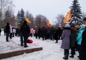 Чапаев скверӗнче. Н. Плотников сӑнӗ