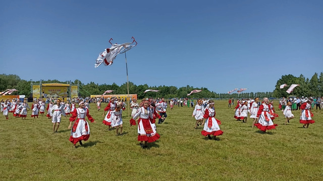 Александр Кузнецов страницинчи сӑнӳкерчӗксем