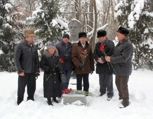 П. Хусанкай вилтӑпри умӗнче / Н. Плотников тунӑ сӑн